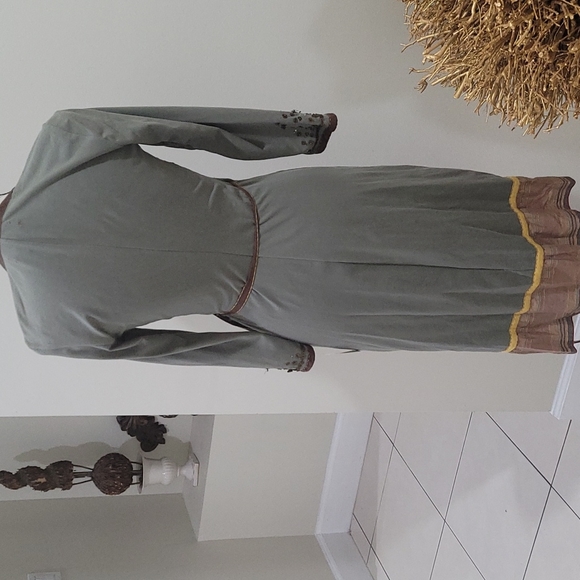 Dress - Picture 3 of 4